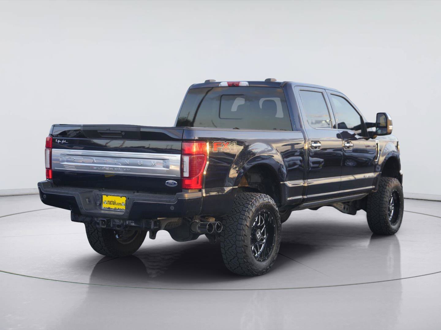 Certified 2022 Ford F250 Platinum w/ FX4 Off-Road Package AWD/4WD image 6