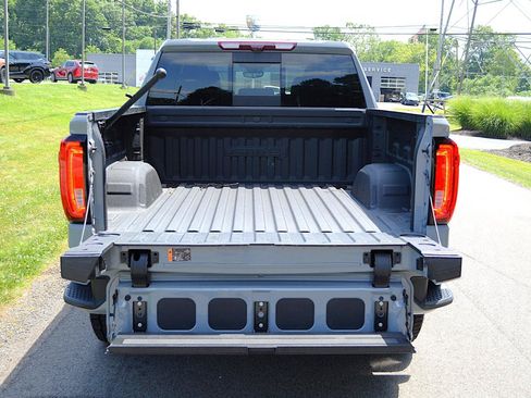 Used 2024 GMC Sierra 1500 AT4 w/ Technology Package AWD/4WD image 16