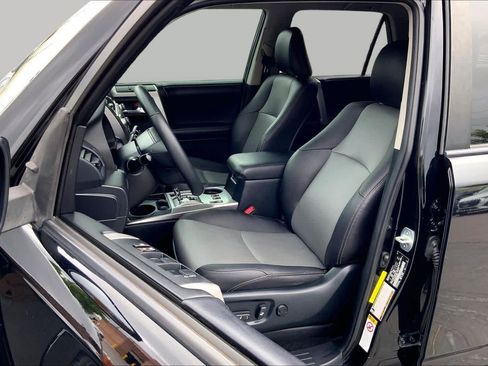 Used 2018 Toyota 4Runner SR5 Premium RWD image 8