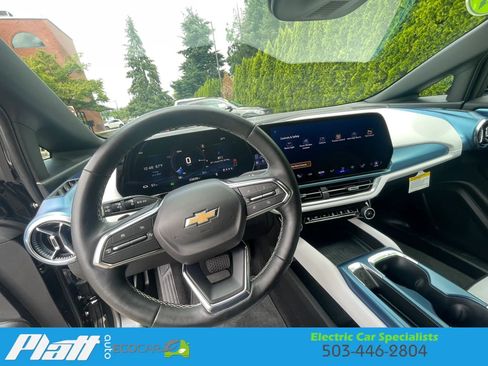Used 2024 Chevrolet Equinox EV LT FWD image 35