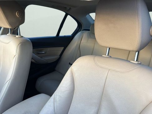 Used 2018 BMW 320i Sedan image 9