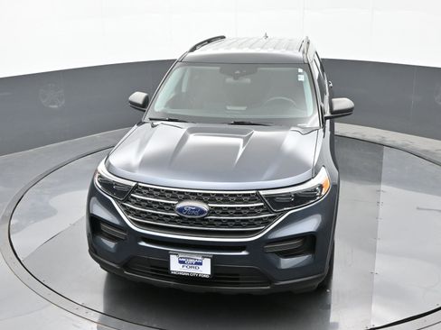 Used 2022 Ford Explorer XLT image 32