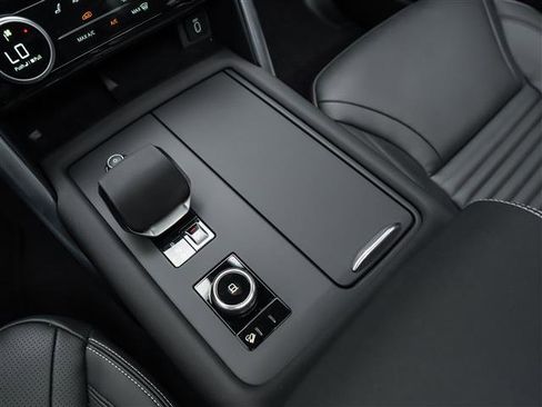 New 2026 Land Rover Discovery Limited Edition AWD/4WD image 28