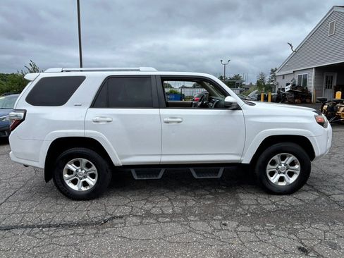 Used 2015 Toyota 4Runner SR5 AWD/4WD image 4