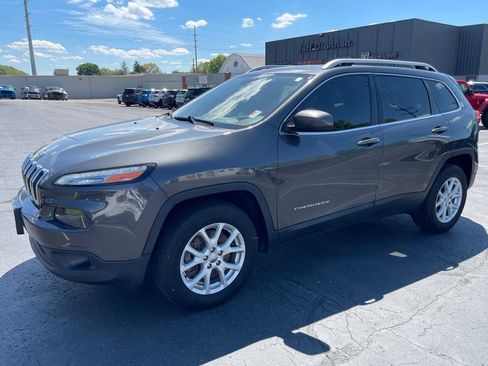 Used 2015 Jeep Cherokee Latitude w/ Cold Weather Group AWD/4WD image 2