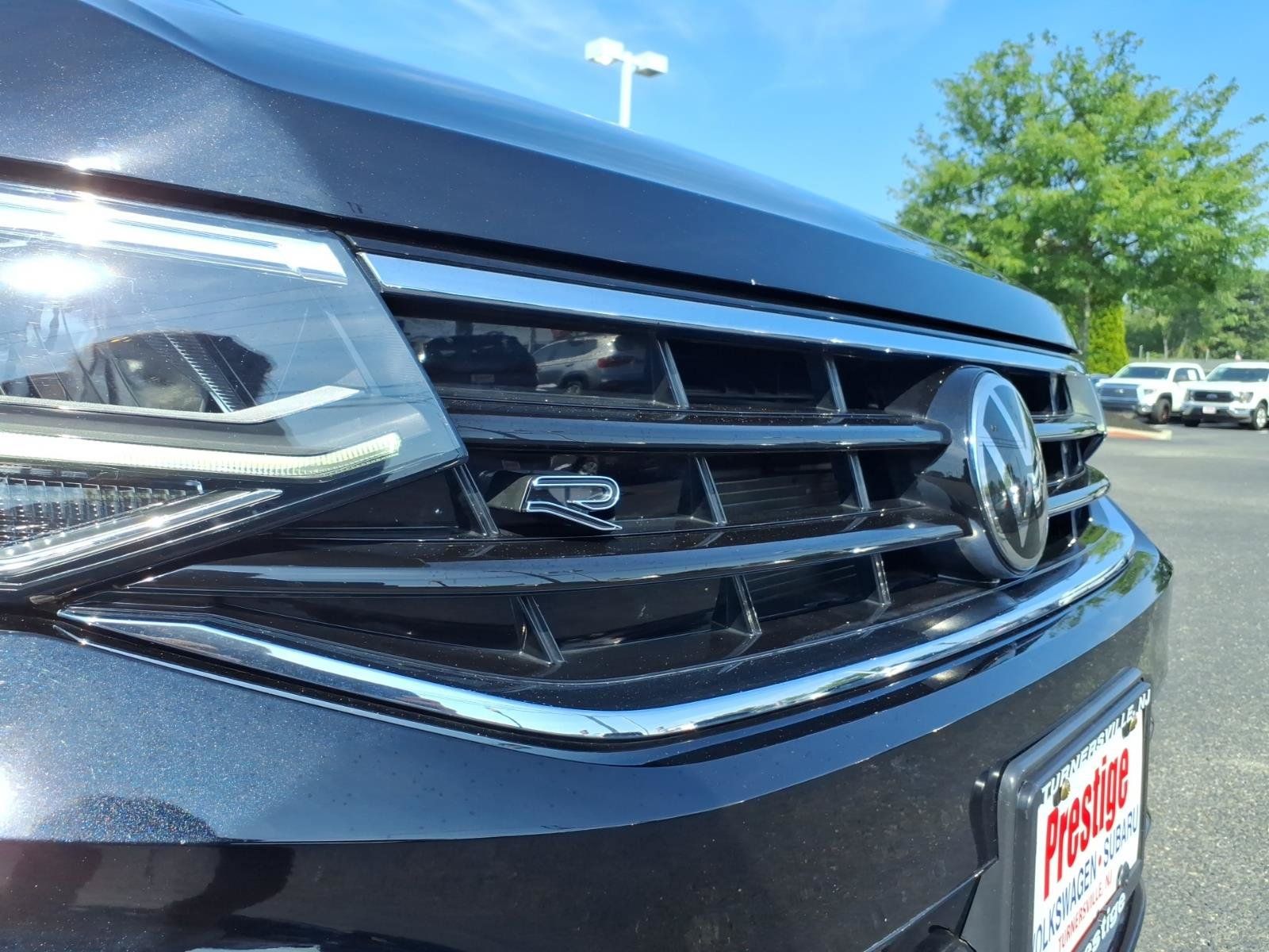 Certified 2023 Volkswagen Tiguan SE R-Line FWD image 7