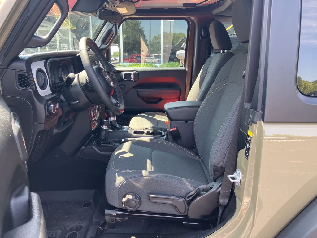 Used 2025 Jeep Wrangler Sport AWD/4WD image 6