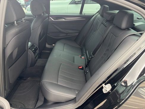 Used 2022 BMW 530i w/ M Sport Package RWD image 3