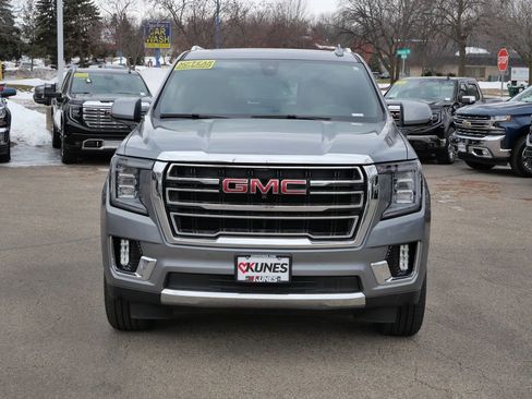 Used 2022 GMC Yukon SLT w/ SLT Premium Package image 2