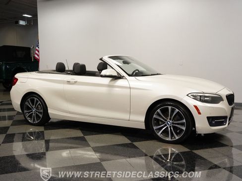 Used 2017 BMW 230i Convertible image 15
