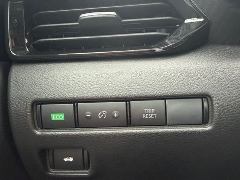 Used 2025 Nissan Sentra SV w/ All-Weather Package FWD image 11