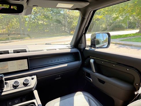 Used 2023 Land Rover Defender 110 X-Dynamic SE image 15