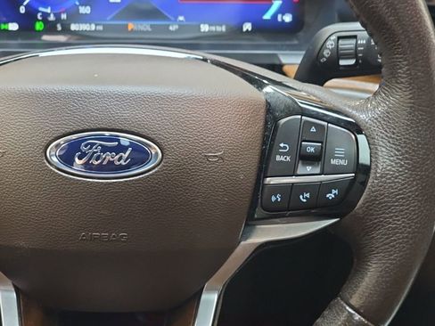 Used 2022 Ford Explorer King Ranch w/ Premium Technology Package image 22