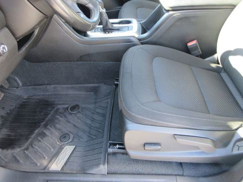 Used 2022 Chevrolet Colorado LT w/ LT Convenience Package image 21