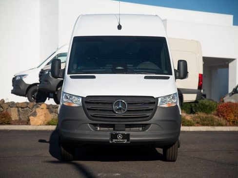 New 2025 Mercedes-Benz Sprinter 4500 image 2