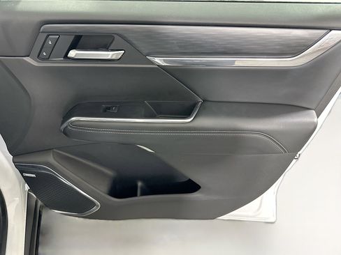 Used 2025 GMC Acadia Elevation image 32