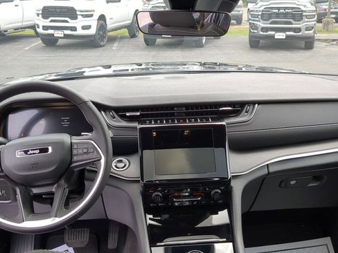 New 2025 Jeep Grand Cherokee L Laredo w/ Luxury Tech Group I AWD/4WD image 16