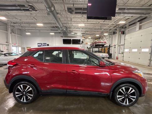 Used 2020 Nissan Kicks SV image 3