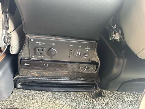 Used 2016 Mercedes-Benz Metris Passenger image 31