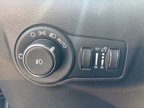 Used 2025 Jeep Compass Limited AWD/4WD image 19
