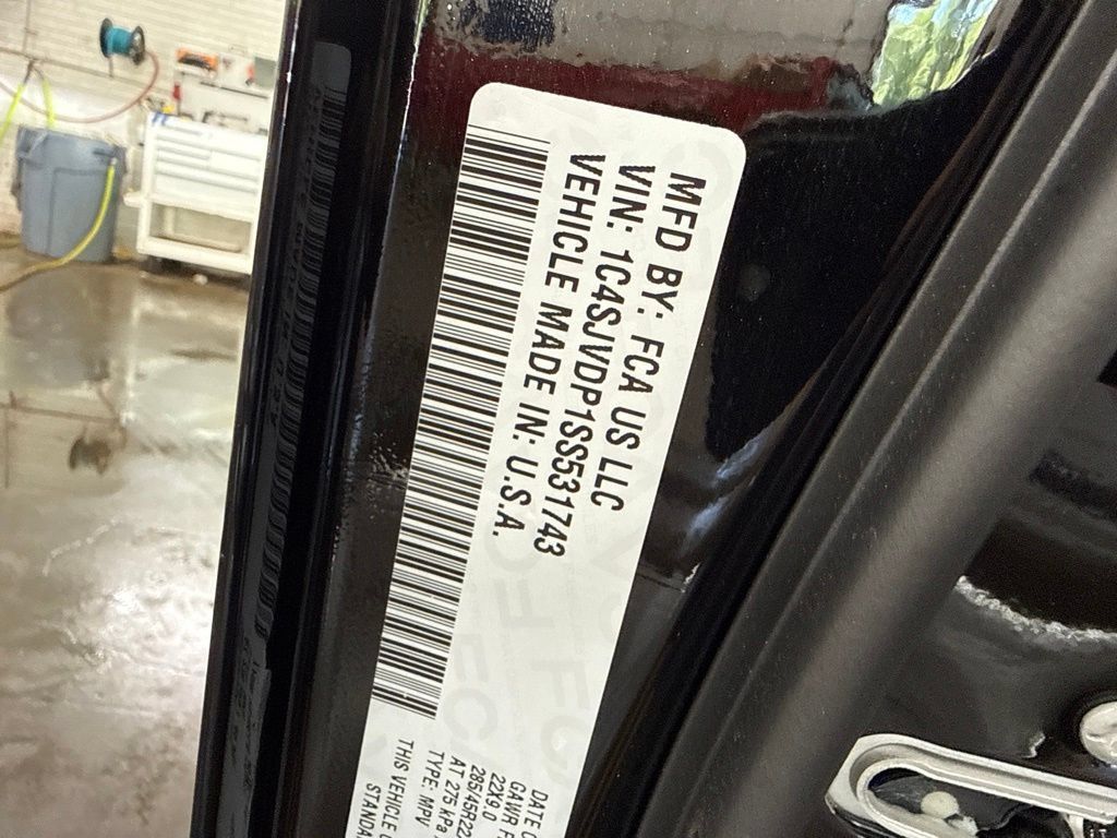 Used 2025 Jeep Wagoneer Series III AWD/4WD image 10