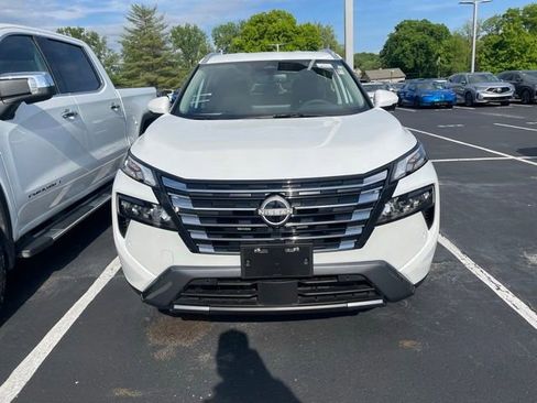 Used 2025 Nissan Rogue SL AWD/4WD image 2