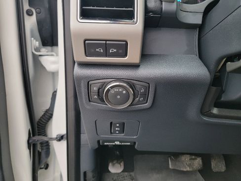 Used 2022 Ford F350 Lariat w/ Chrome Package image 16