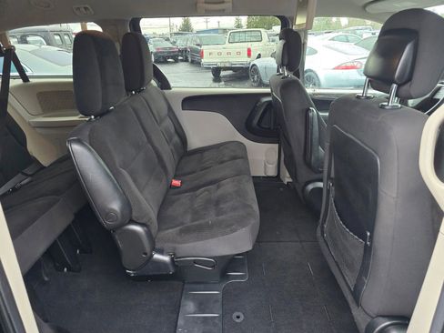 Used 2018 Dodge Grand Caravan SE image 13