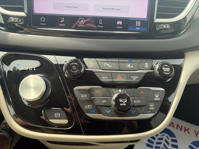Used 2023 Chrysler Pacifica Touring-L FWD image 22