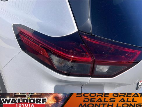 Used 2022 Nissan Rogue SV image 33
