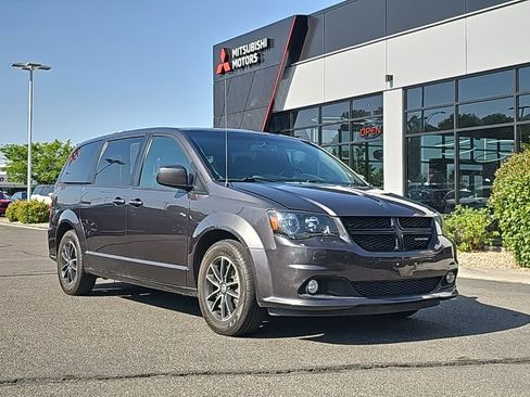 Used 2018 Dodge Grand Caravan SE image 1