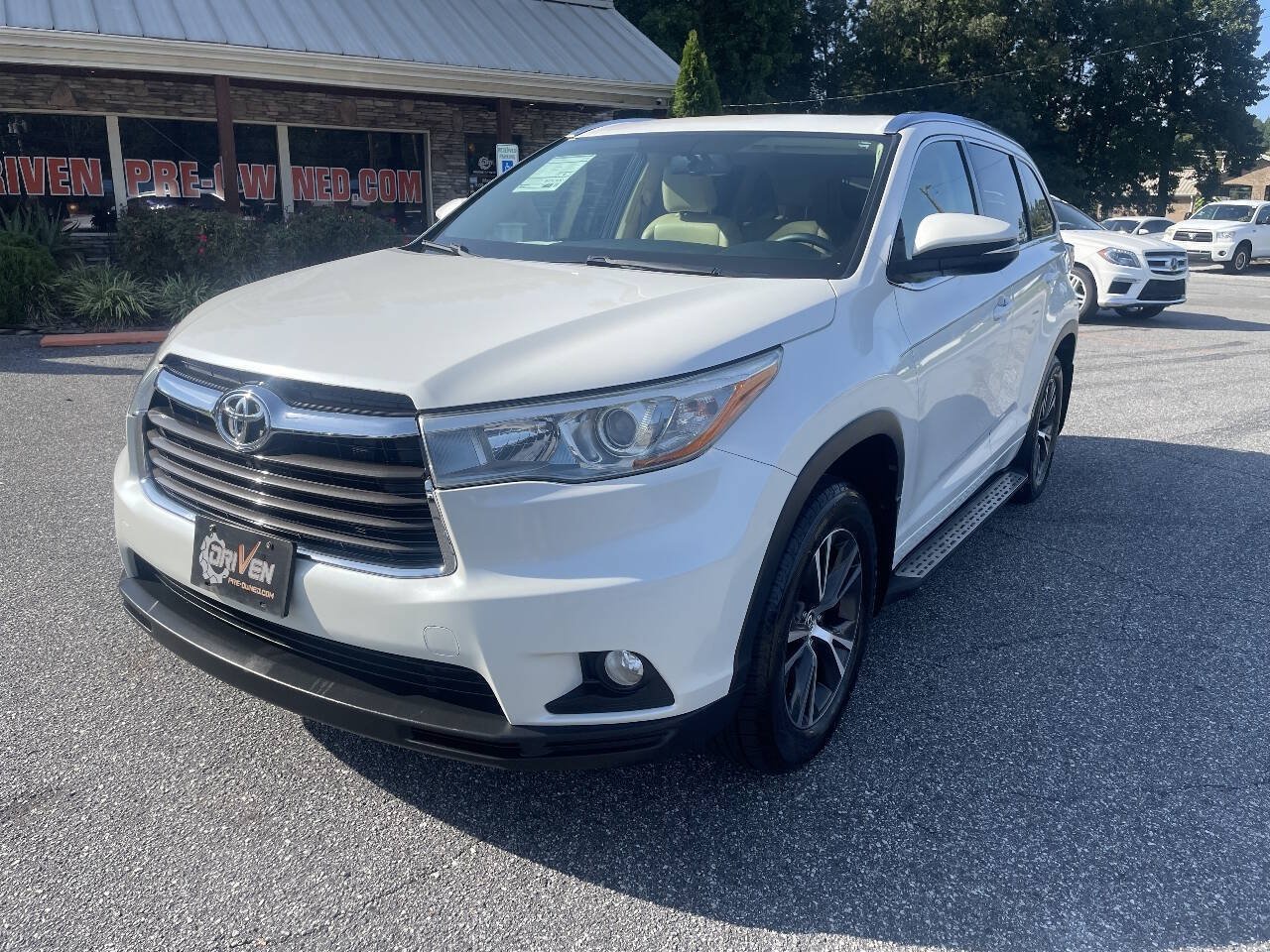 Used 2016 Toyota Highlander XLE AWD/4WD image 4