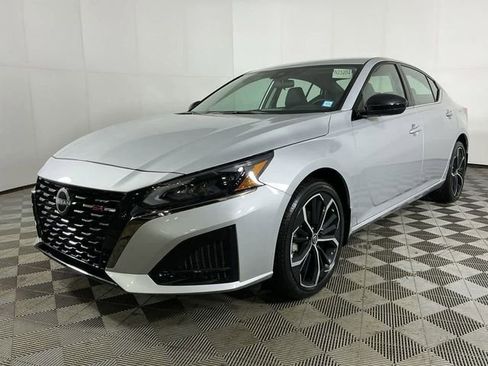 New 2025 Nissan Altima 2.5 SR image 3