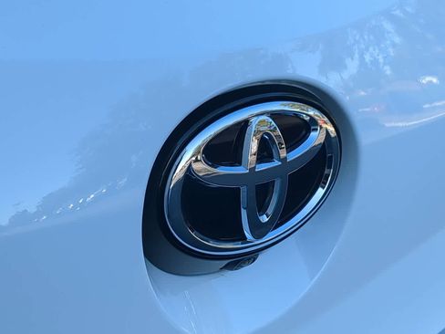 Used 2025 Toyota Corolla SE image 11