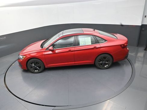 Used 2023 Volkswagen Jetta SE w/ Panoramic Sunroof Package FWD image 18