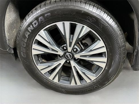 Used 2023 Nissan Rogue SV w/ SV Premium B Package image 31