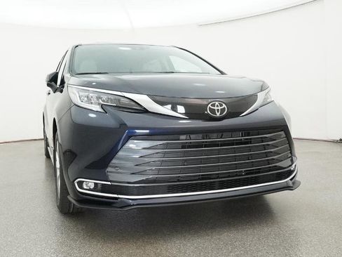 New 2026 Toyota Sienna Limited FWD image 6