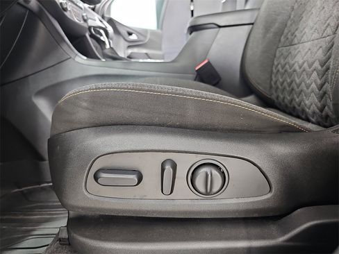 Used 2023 Chevrolet Equinox LT image 35