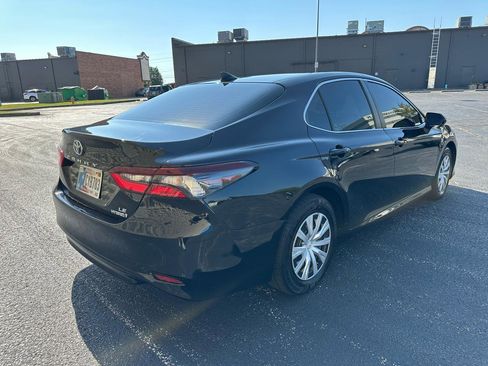 Used 2021 Toyota Camry LE image 5