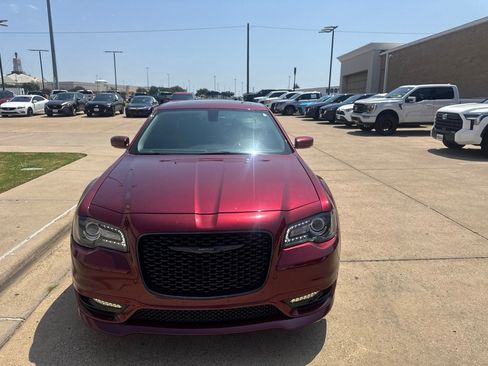 Used 2023 Chrysler 300 Touring L w/ Popular Equipment Group RWD image 6