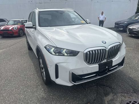 Used 2025 BMW X5 xDrive40i w/ Premium Package AWD/4WD image 9