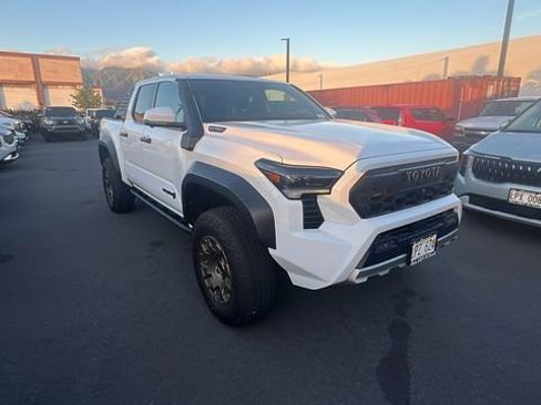 Used 2024 Toyota Tacoma Trailhunter image 7