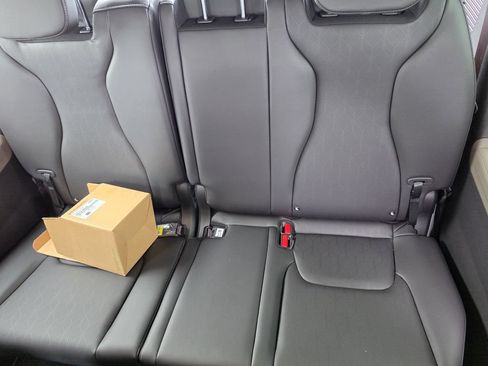 New 2026 Kia Carnival EX FWD image 18