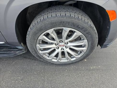 Used 2022 GMC Yukon XL Denali AWD/4WD image 9
