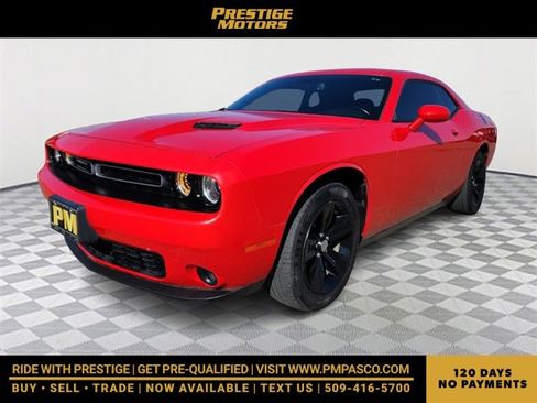 Used 2020 Dodge Challenger SXT image 3