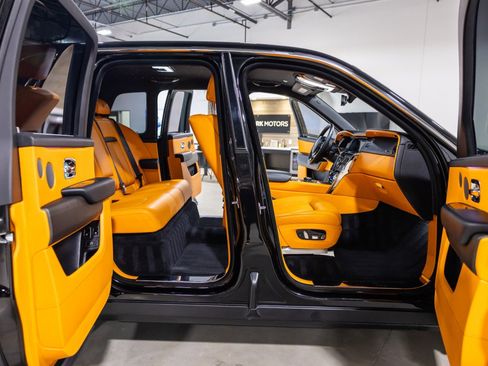 Used 2022 Rolls-Royce Cullinan AWD/4WD image 23