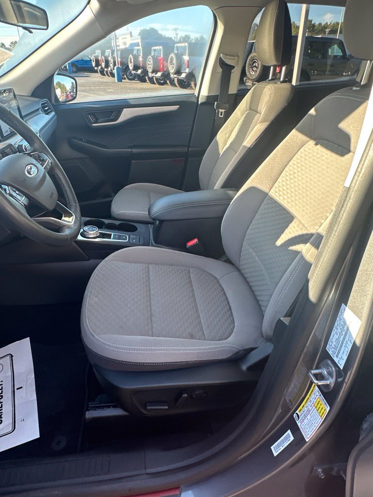 Used 2022 Ford Escape SE w/ SE Sport Appearance Package FWD image 19