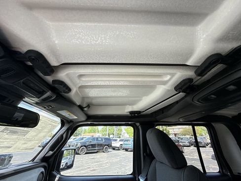 New 2026 Jeep Gladiator Sport AWD/4WD image 31