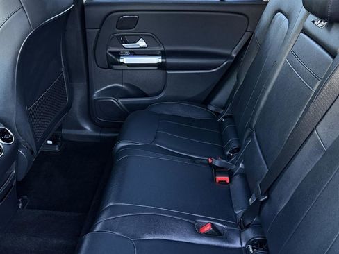 Used 2022 Mercedes-Benz EQB 300 4MATIC image 18