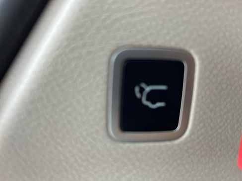 Used 2023 Chrysler Pacifica Touring-L FWD image 29